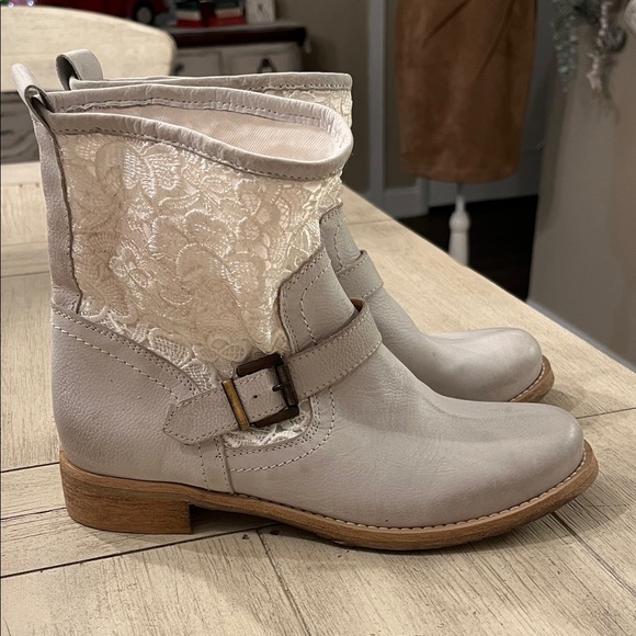 Lolita Milano Women's Light Grey Lace Ankle Boots - Picture 2 of 8